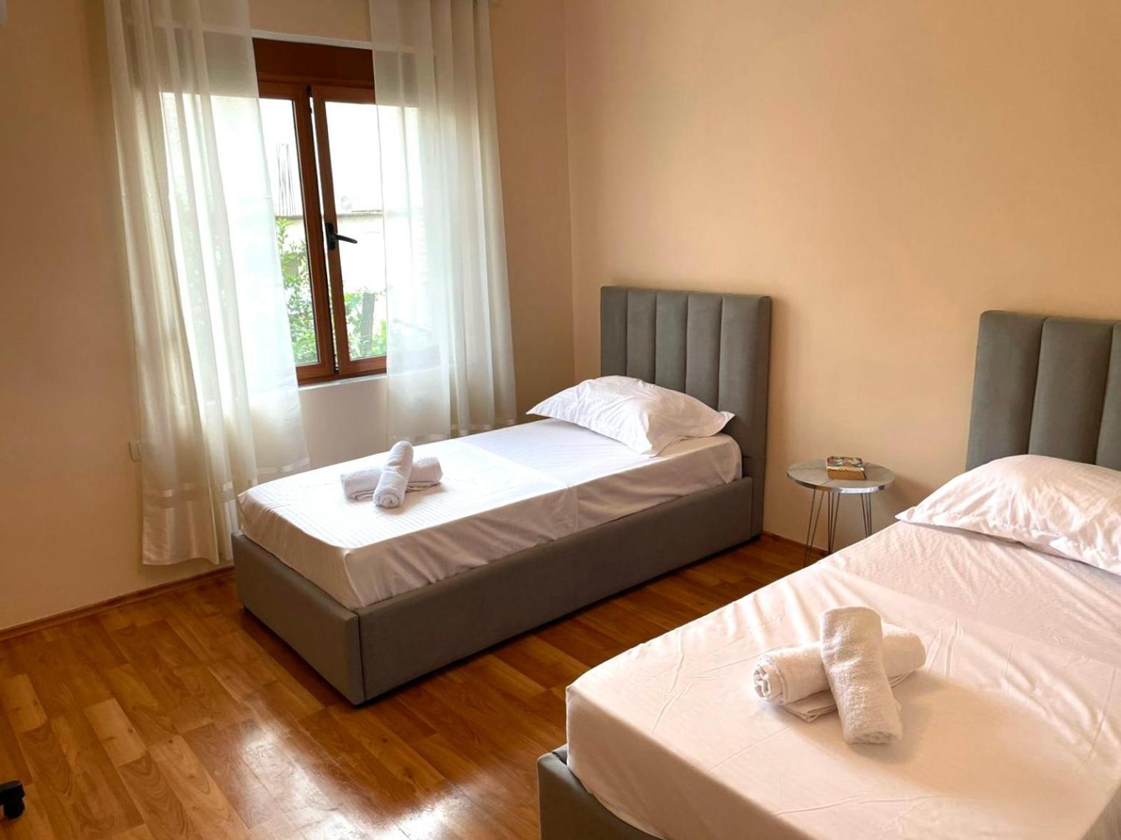 Skanderbeg Square Apartment 02 티라나 외부 사진