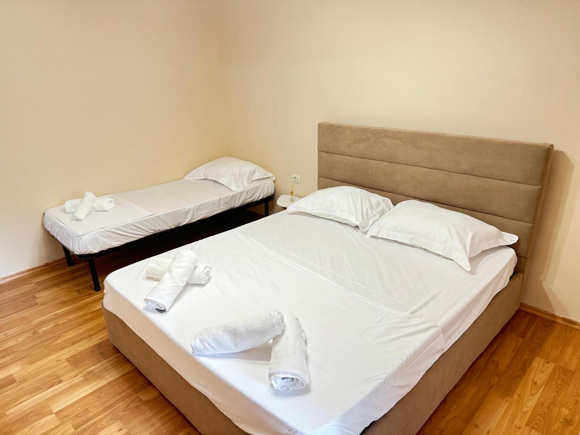 Skanderbeg Square Apartment 02 티라나 외부 사진