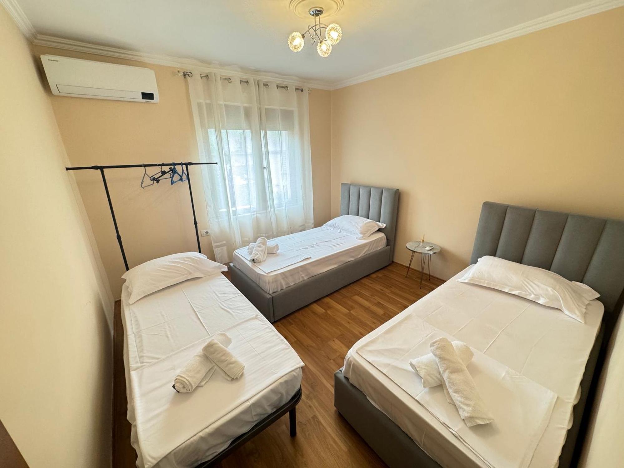 Skanderbeg Square Apartment 02 티라나 외부 사진
