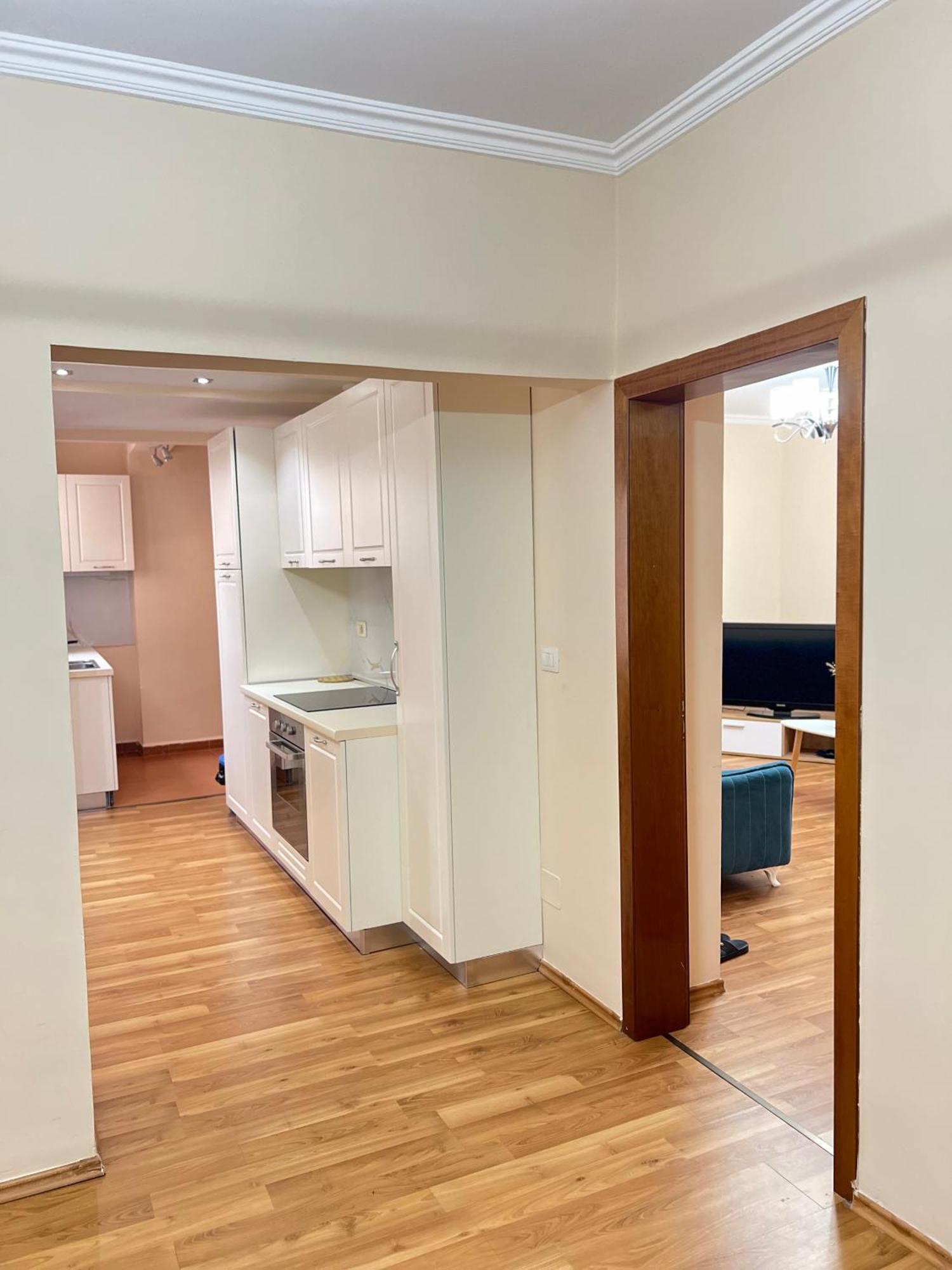Skanderbeg Square Apartment 02 티라나 외부 사진