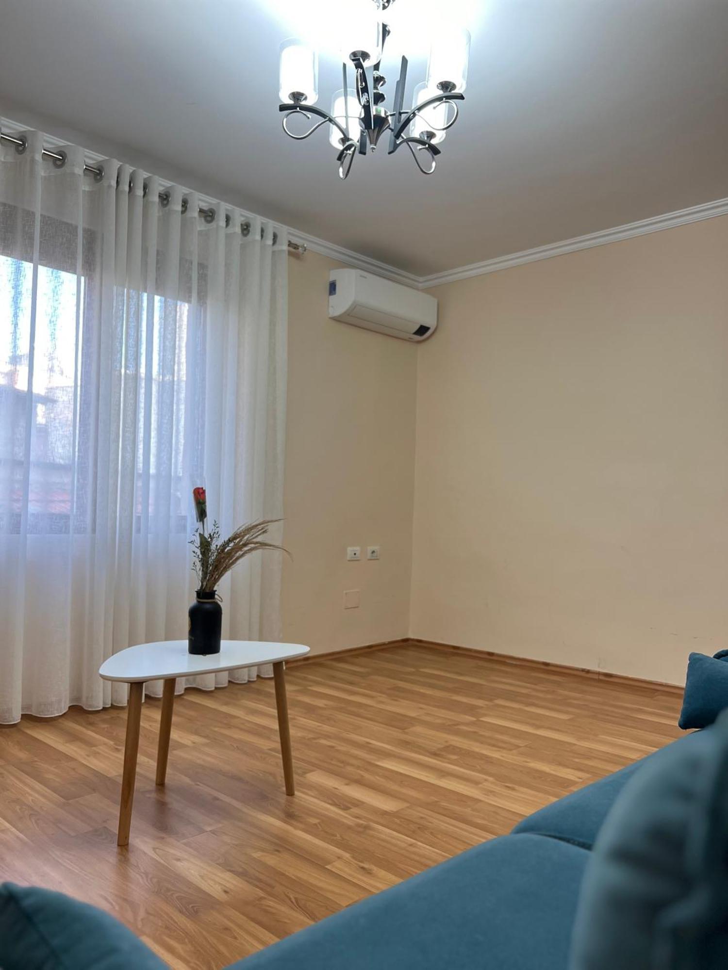 Skanderbeg Square Apartment 02 티라나 외부 사진
